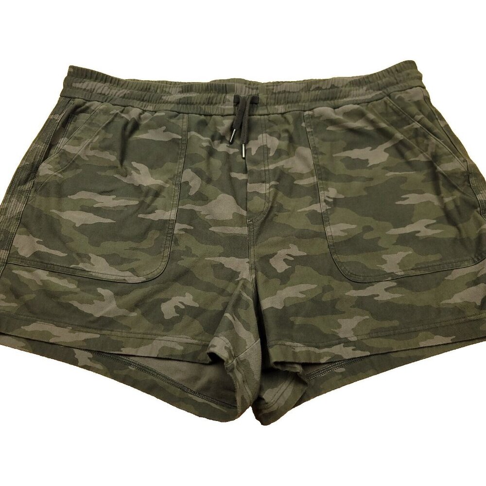 Athleta Womens 24 Green Gray Camouflage‎ Camo Farallon Shorts Outdoor Hunt Hike